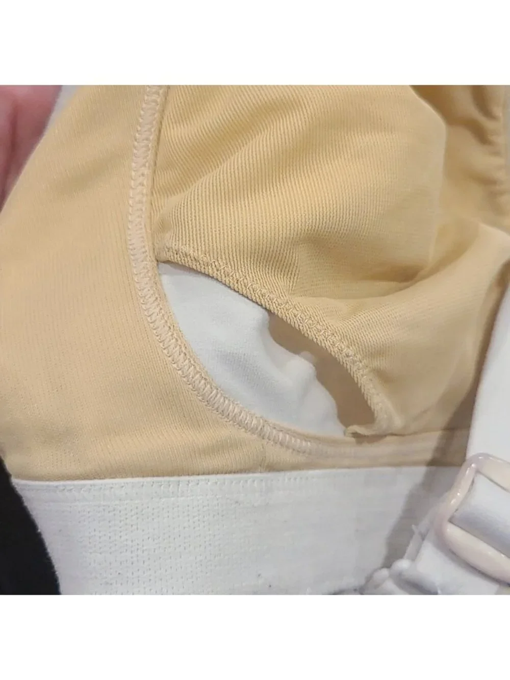 Lululemon Ta Ta Tamer II White & cream